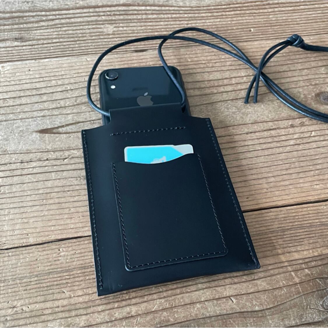 【美品】STILLBYHAND レザーネックポーチ 黒　ミニマリスト　男女兼用 STILL BY HAND】LEATHER NECK PORCH スティルバイハンド レザーネック