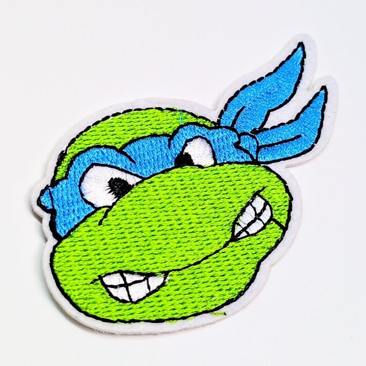 送料無料！ ★刺繍アイロンワッペン★【 Teenage Mutant Ninja Turtles ( ティーンエイジ ミュータント ニンジャタートルズ )  レオナルド 青 】 〚アメリカン雑貨 アメトイ〛