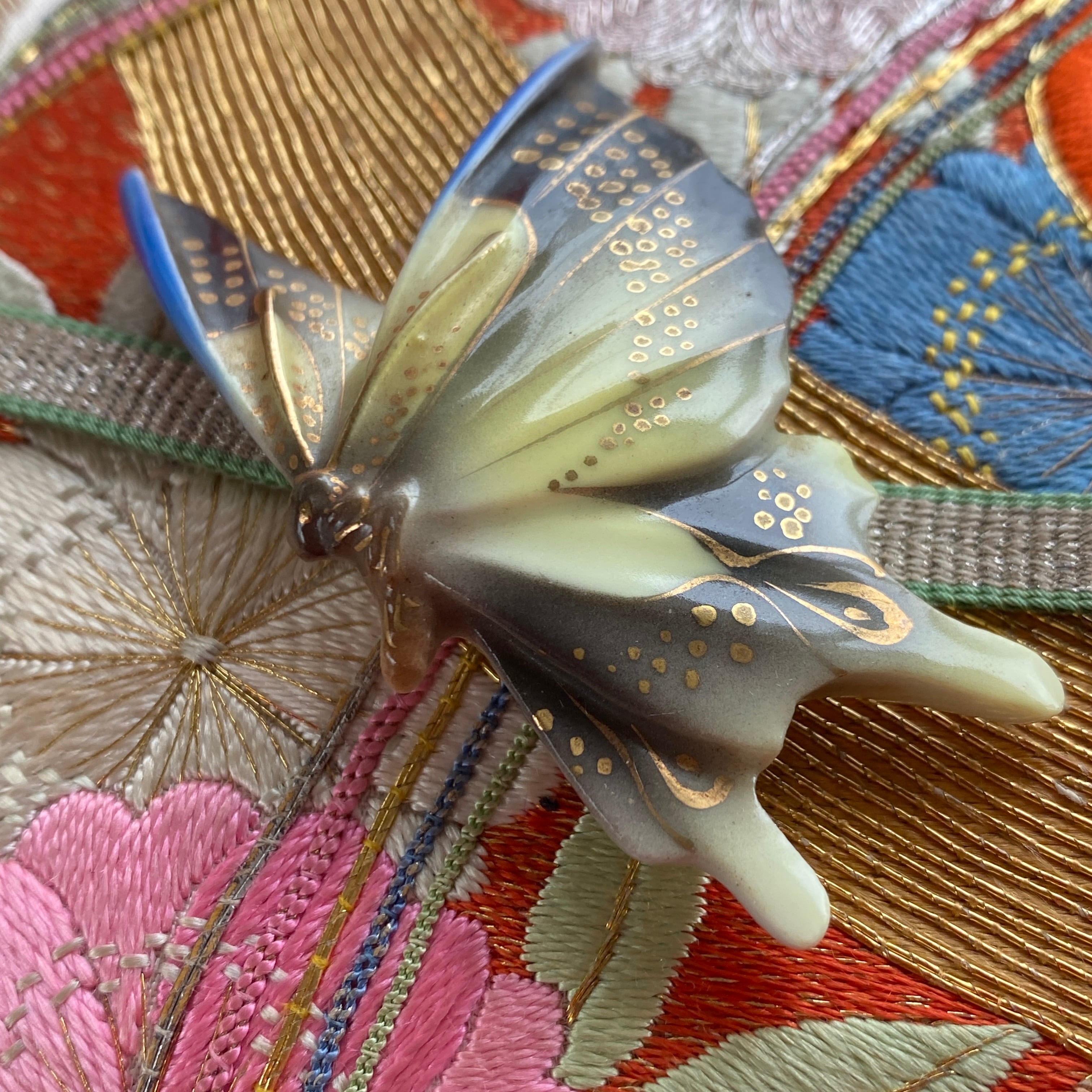 アンティーク　有田磁器　蝶々の帯留め