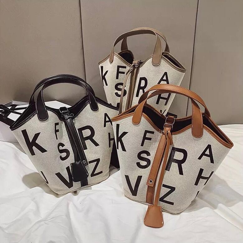 【3color】ポーチ付きレザーパイピングアルファベットキャンバスバッグ