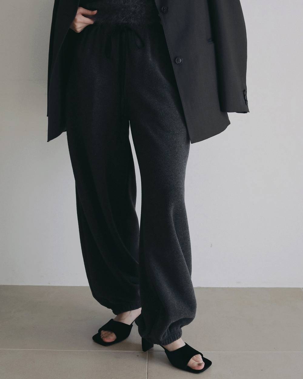 anuke(アンヌーク) Squaretoe Velour Mule | サウスオレンジ｜メンズ