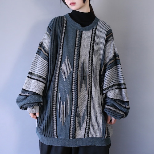 3D knitting pattern good coloring over silhouette sweater