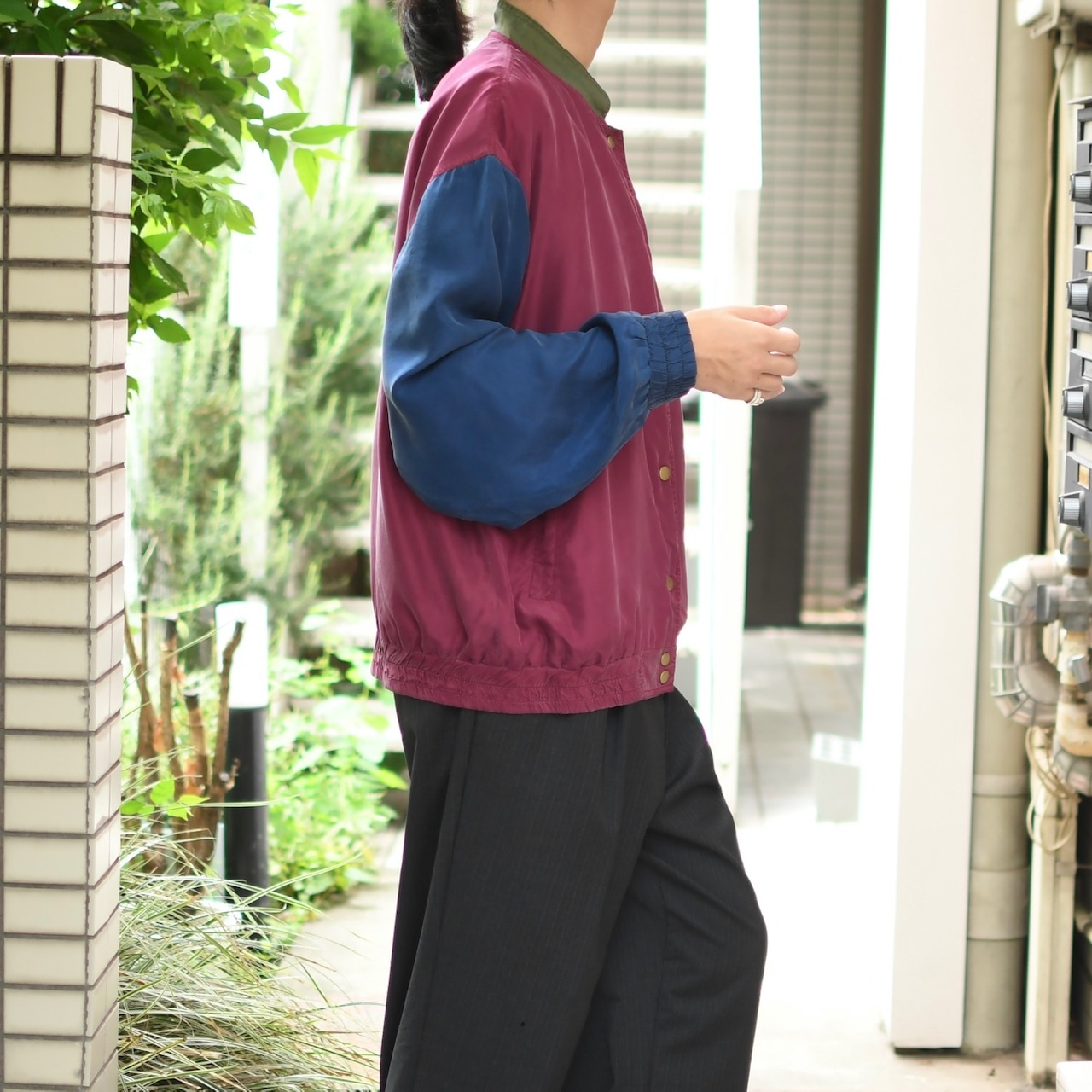 snap button type switching design silk blouson