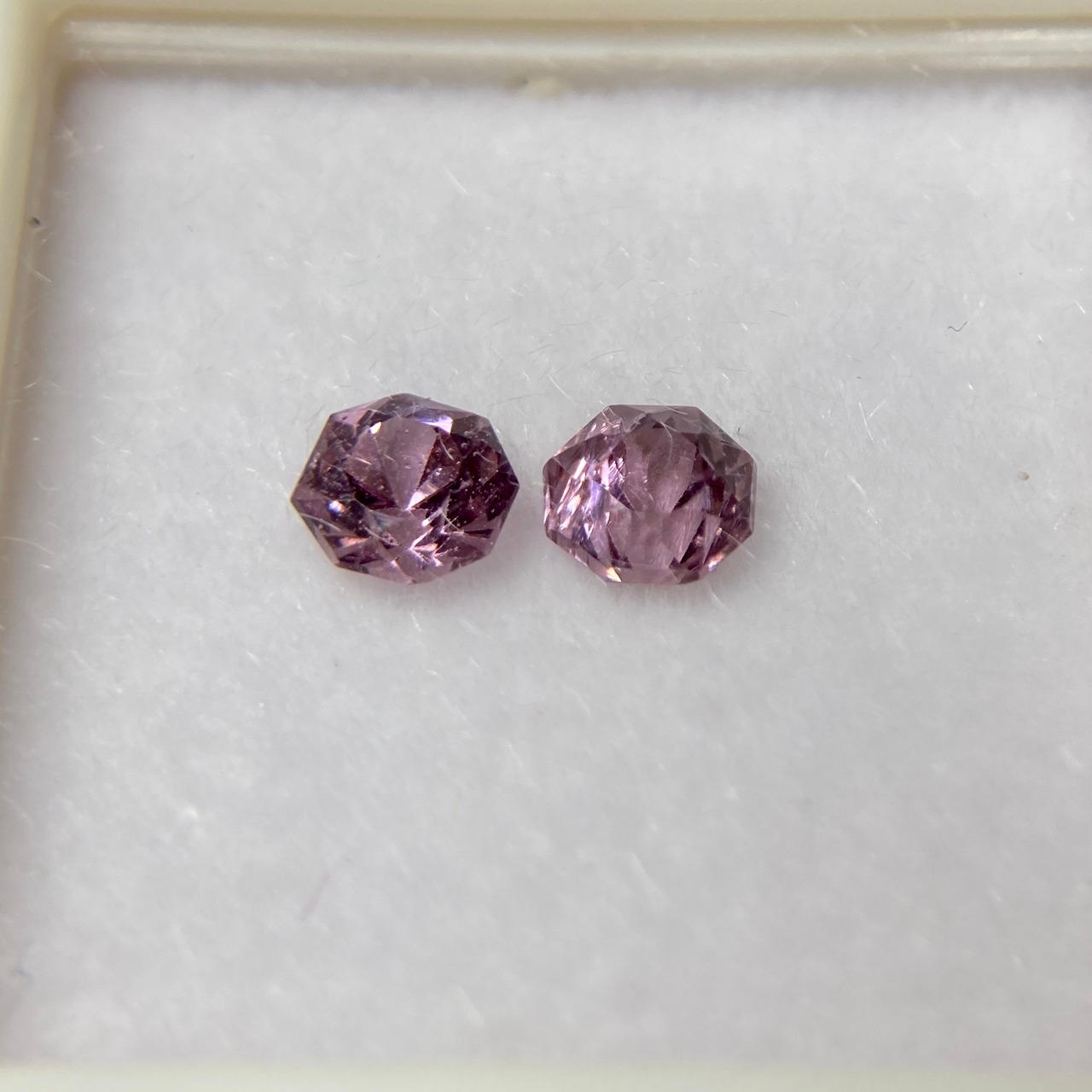 お花みたいなスピネル 約3.8mm-4mm 2点セット No.3