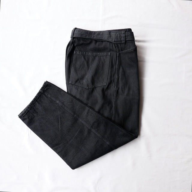 COMOLI BELTED BLACK DENIM PANTS