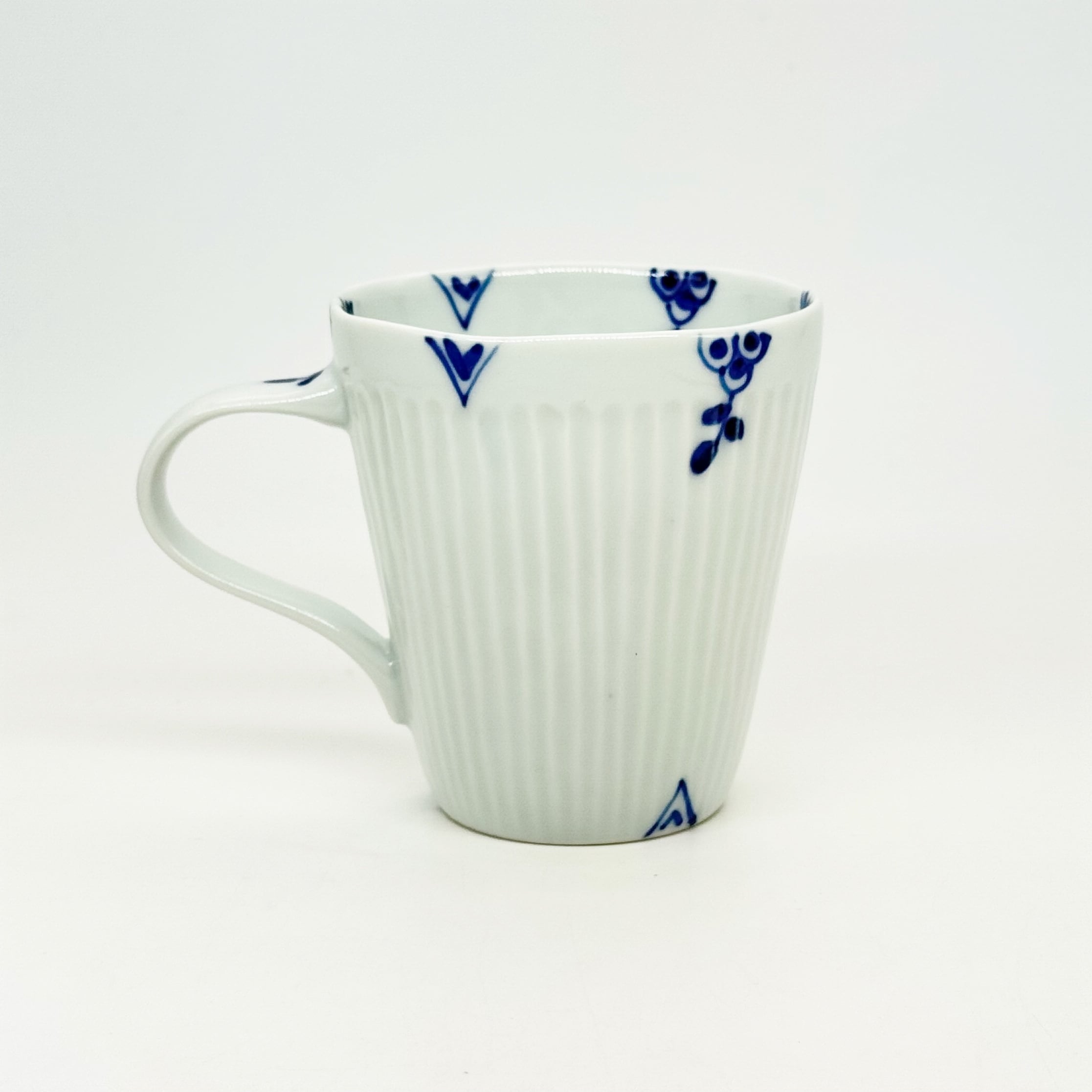 染付剣先小花 しのぎマグ | 24to3［西富陶磁器オンラインストア 有田焼