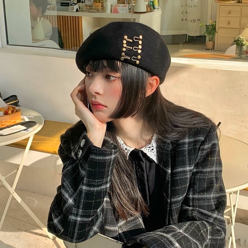 オータムウィンターメタルバックルスタンダードレッド レトロ 帽子 秋物 冬物 ベレット ヘアアクセサリー ブラック・アイド・ピーズ43684706051