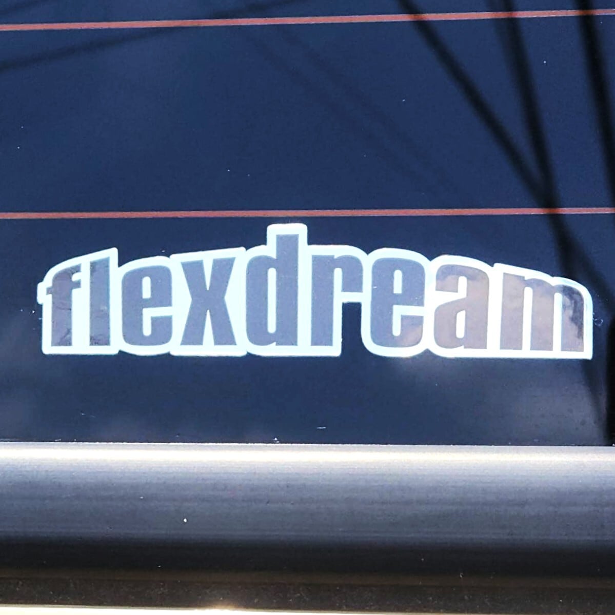 flexdream オリジナル ロゴステッカー 100mm×22mm | FD-camp 公式