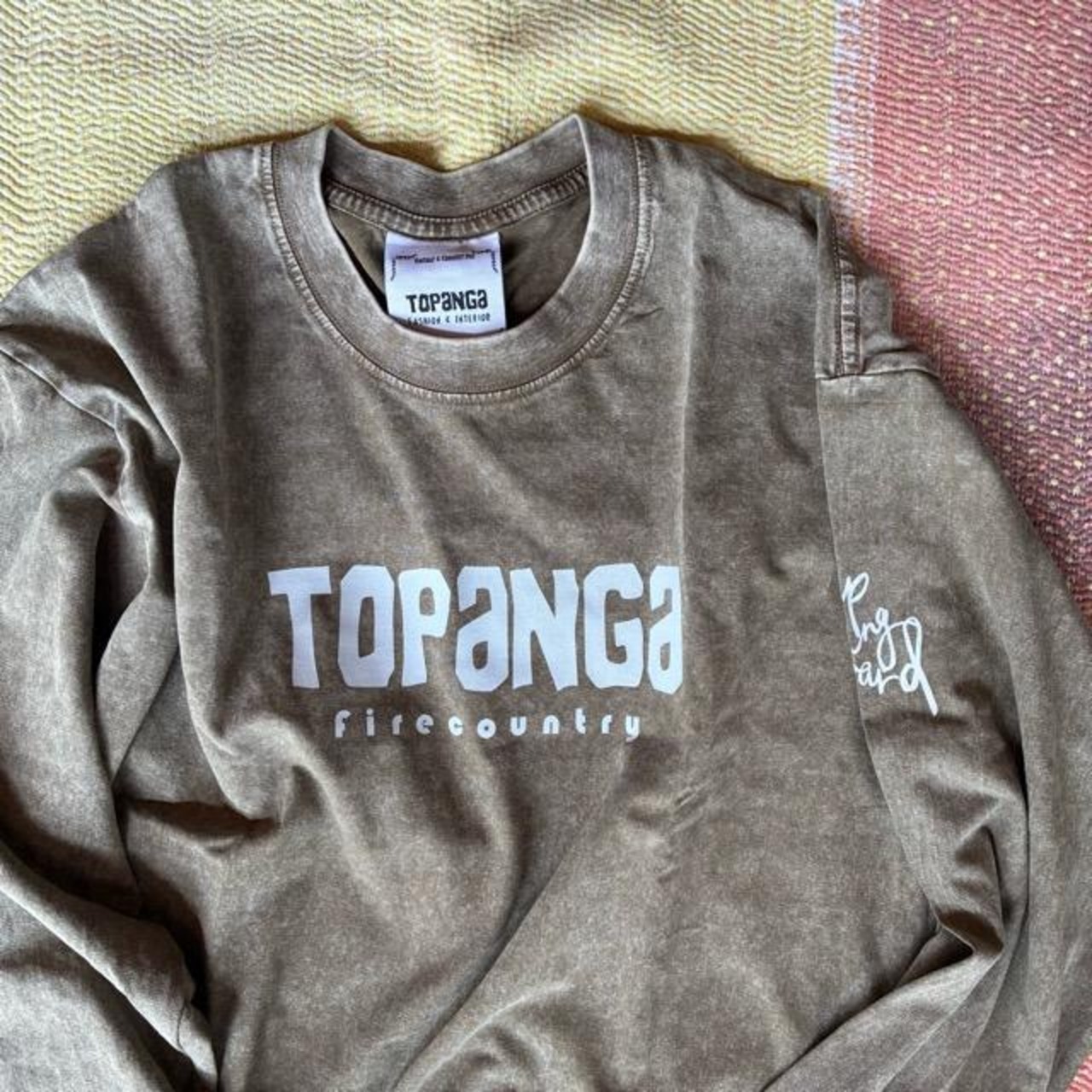 TOPANGA Lady's TOPANGA FIRECOUNTRY Pigment dyed T-shirt Magic is something you make Khaki 　ピグメントダイ長袖Tシャツ　マジックイズ　カーキ