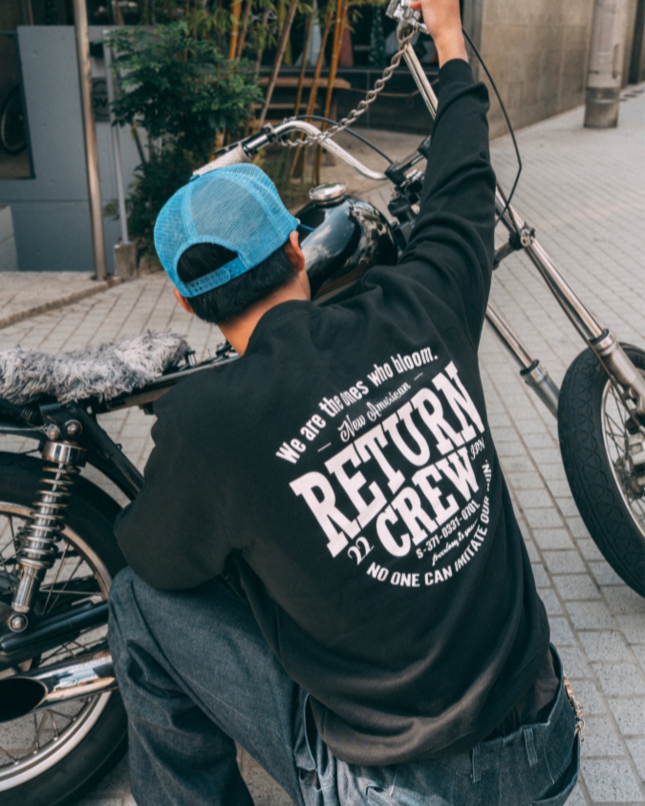 CREW BLACK WHITE SWEAT