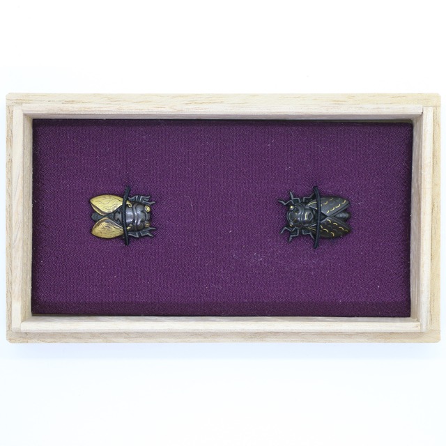 目貫　蝉　異色