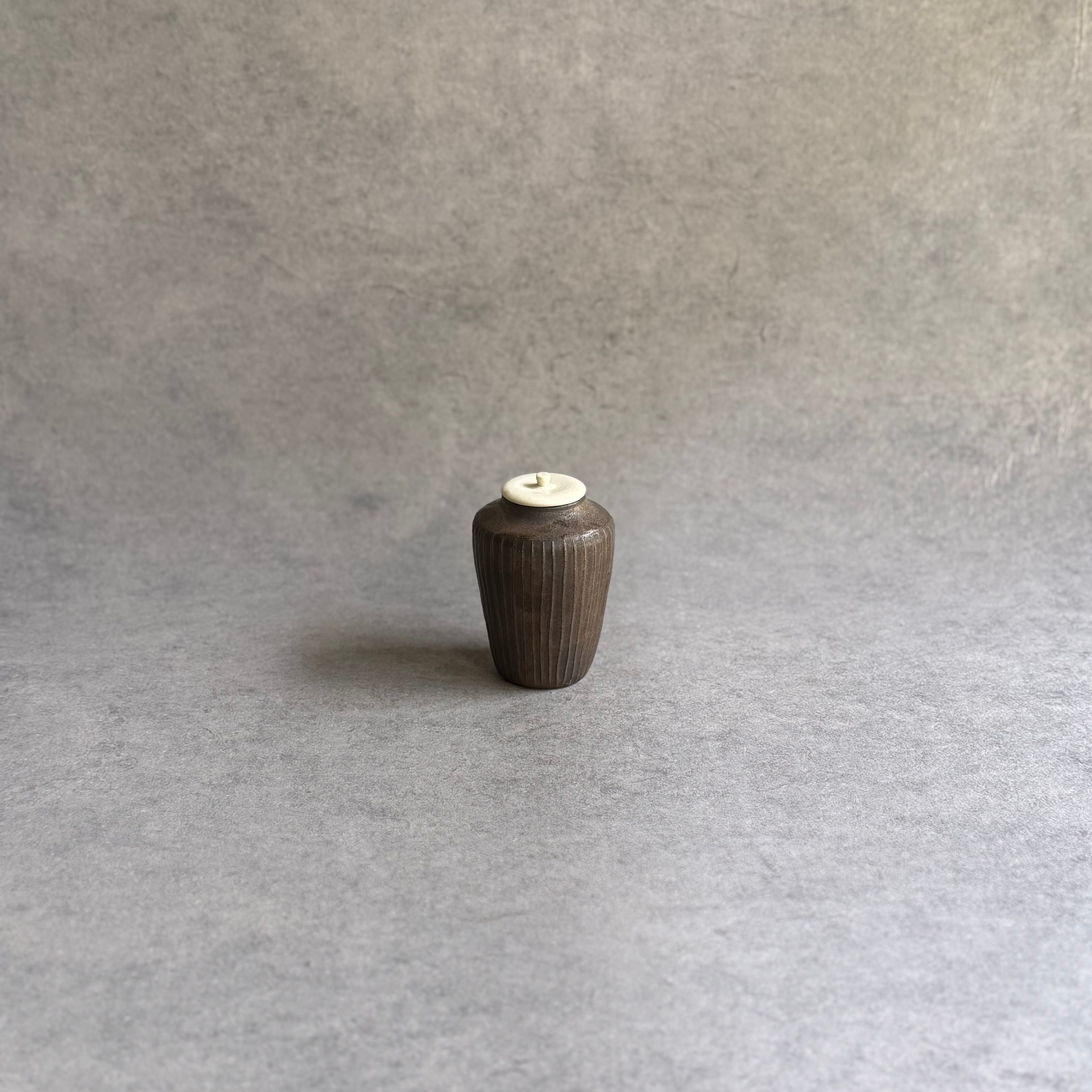 鈴木進 金彩釉 線紋 茶入れ