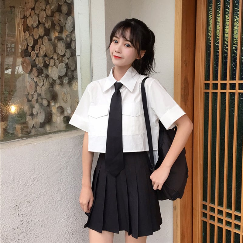 ✞ 制服 ホワイトシャツブラウス＋ネクタイ or ブラックプリーツミニスカート ☆ショート半袖スリーブトップス ♬カワイイ♥ ハーフスリーブ  ✞ゴスロリ SM ミリ 甘ロリ クラロリ 和ロリ エレガント 黒ロリ 姫ロリ 華ロリ BB-BB4584361