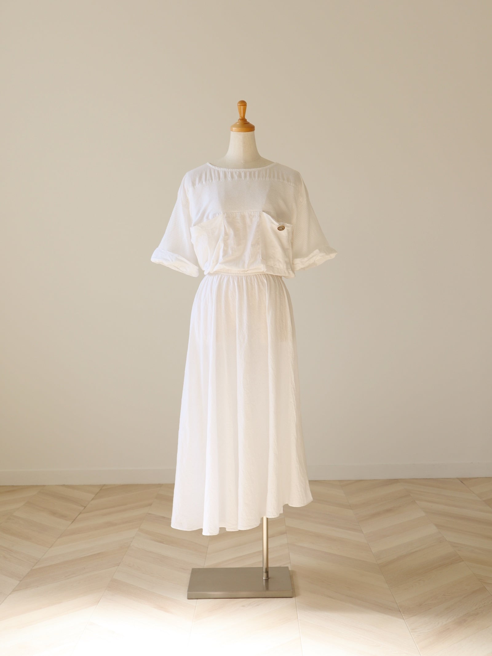 ●asymmetry hem docking dress