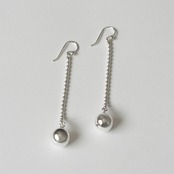シルバーピアス ボールチェーン