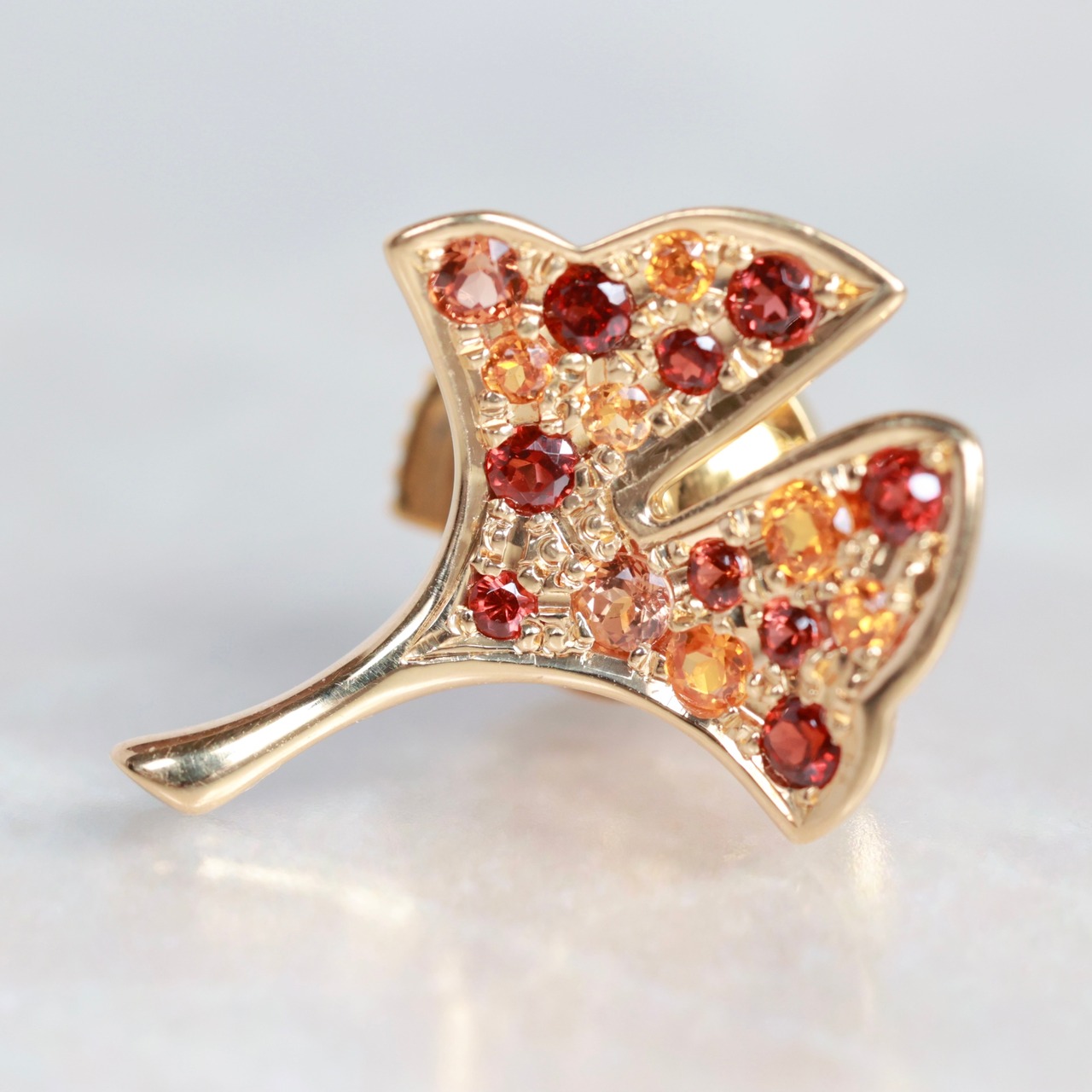 K18 ガーネット 0.58ct ピンブローチ タイタック 銀杏 イチョウ 750 YG 