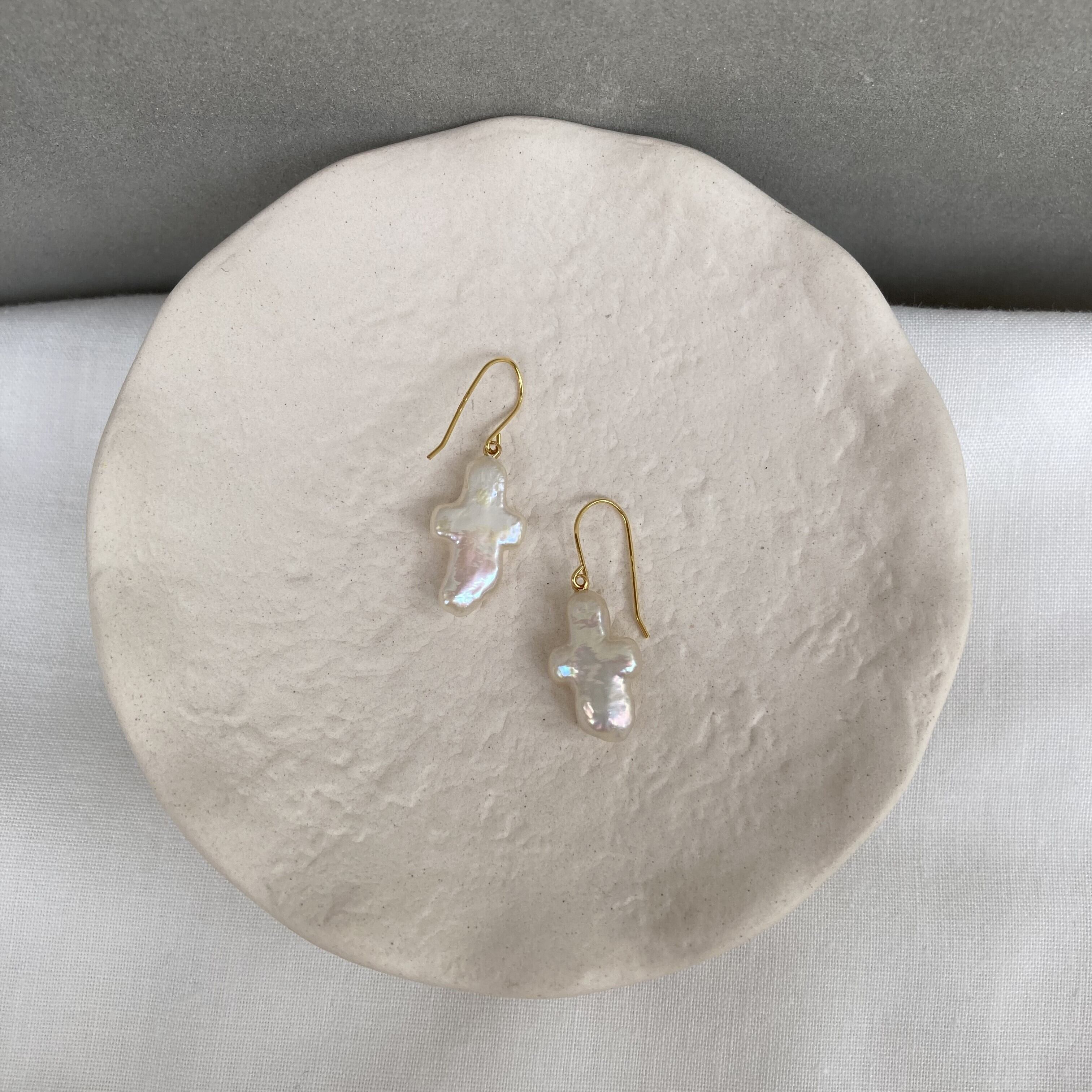 クロス ＜ピアス・ゴールド＞