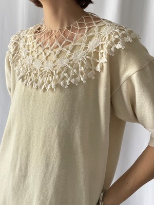 Ivory crochet lace collar