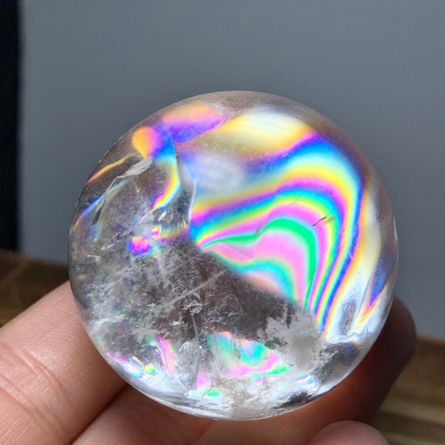 4.広範囲美レインボー☆アイリスクォーツスフィア・台座付き