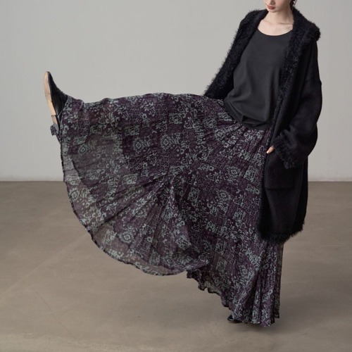Patterned pleated long skirt C1345