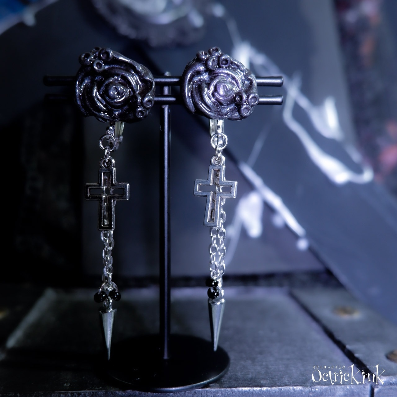 【LAST 1】深海の黒薔薇 ピアス / イヤリング（Black）｜KRAKEN Bubble Rose｜earrings / clip-on earrings