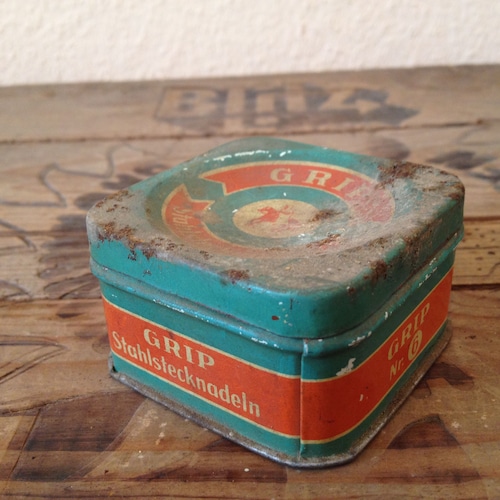 ドイツ ヴィンテージ　手芸用ニードル（マチ針）のティン缶