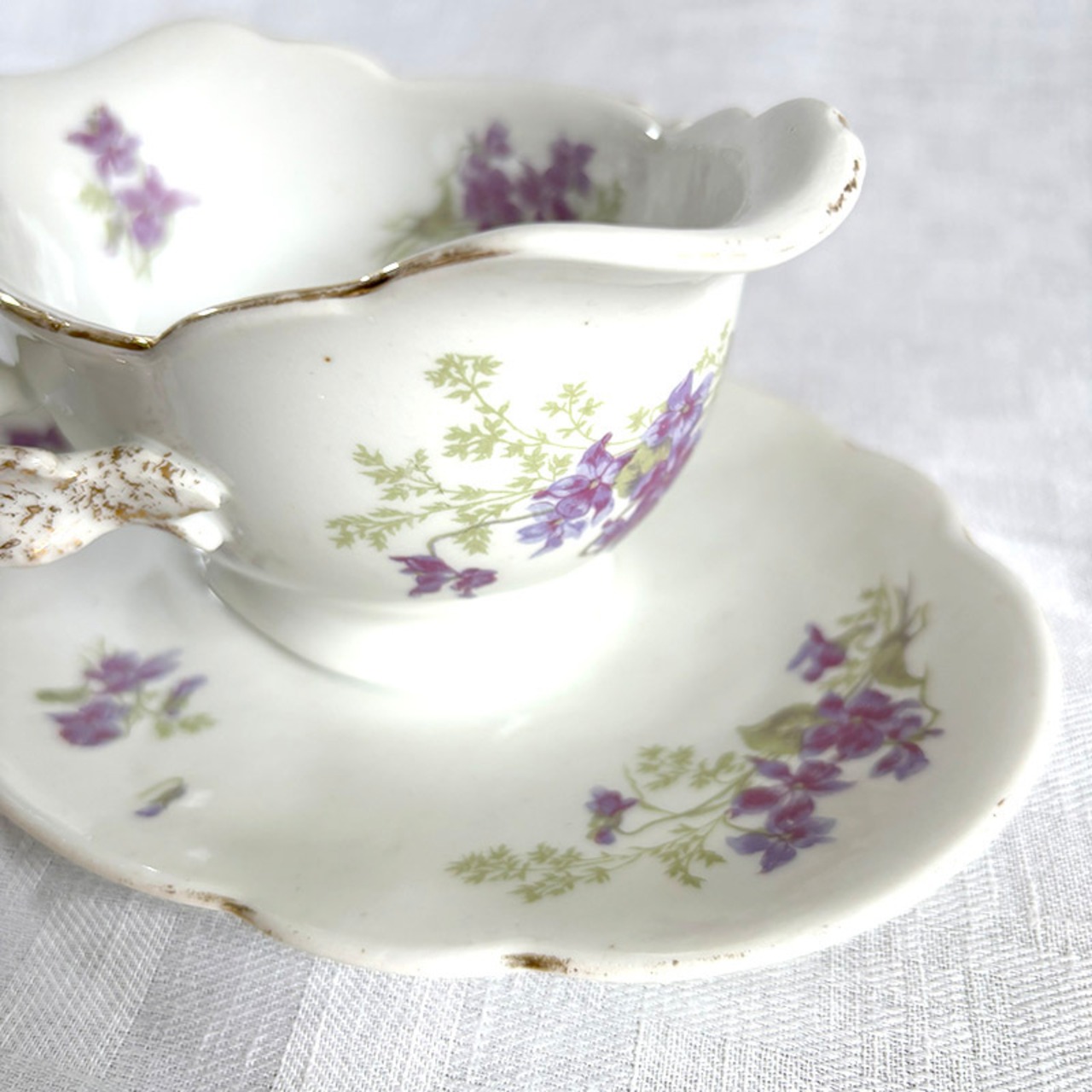 ソーシエール　すみれのソース入れ　プレート付きソーシ入れ　花器にも　AUX LIONS DE FAIENCE 19twe26