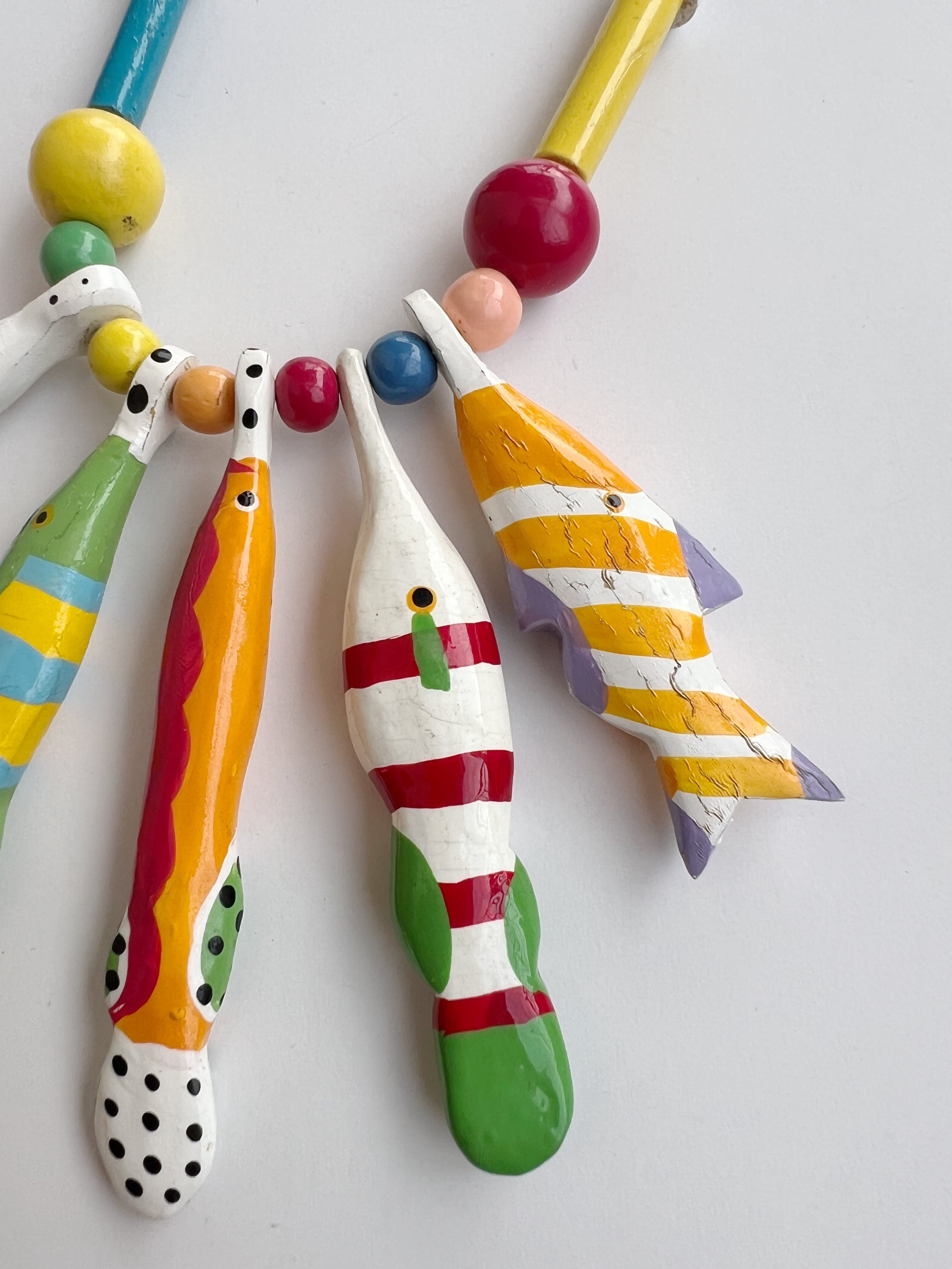 70s-80s multicolor fish handpaint wood Necklace ( ヴィンテージ