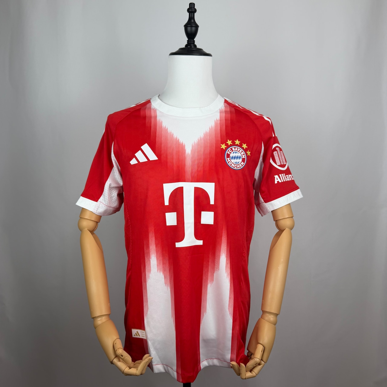 バイエルン・ミュンヘン 25/26 ホーム サッカーユニフォーム 背番号入り
