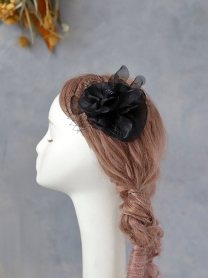 【トーク帽　ヘッドクリップ　ブラック】　チュール　袴　卒業　振袖　　成人式　卒業式　袴　ウェディング　ヘッドドレス　ヘアパーツ k-0044