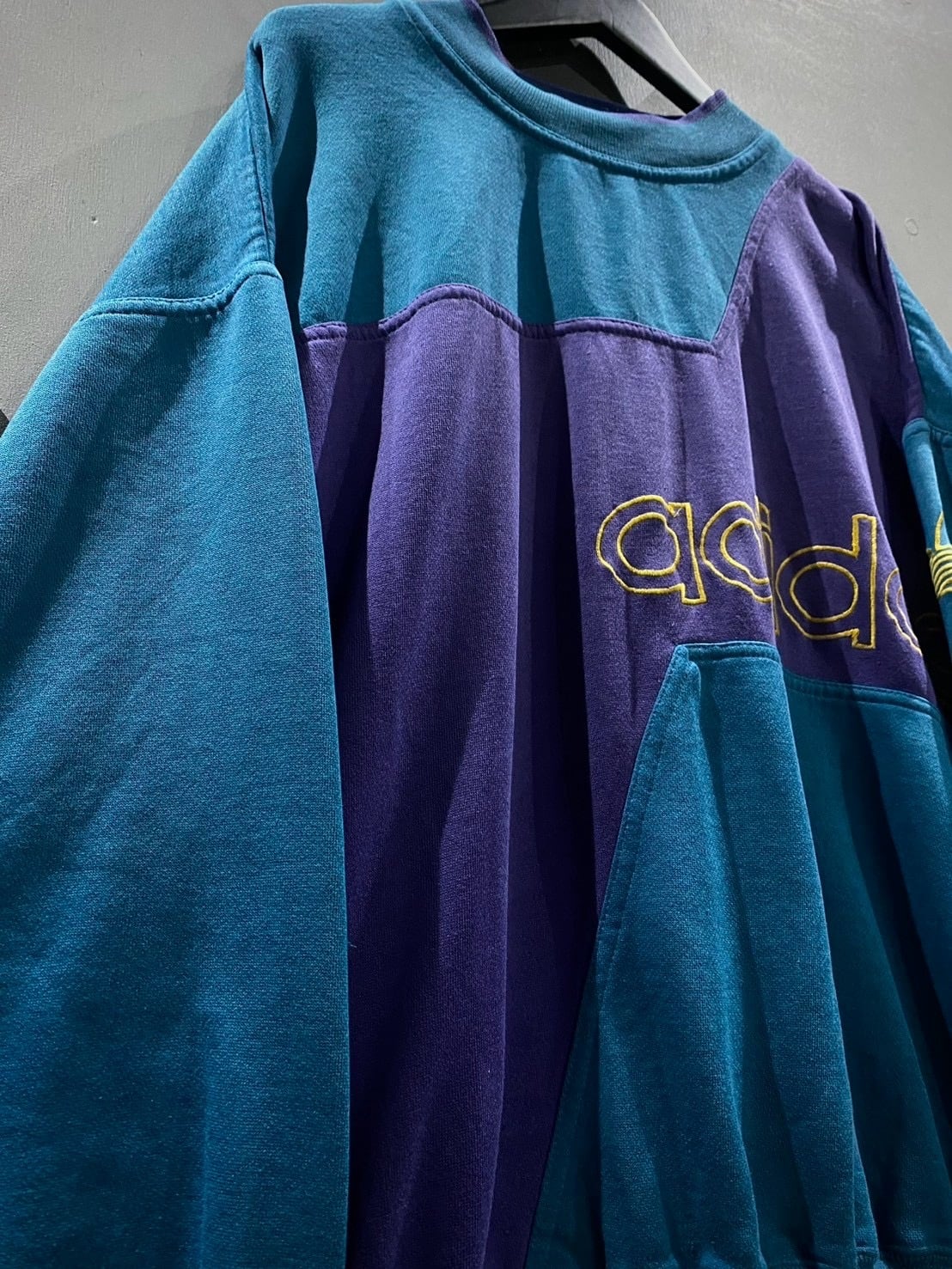 X VINTAGE】80's “adidas” Color Switching Logo Embroidery Vintage
