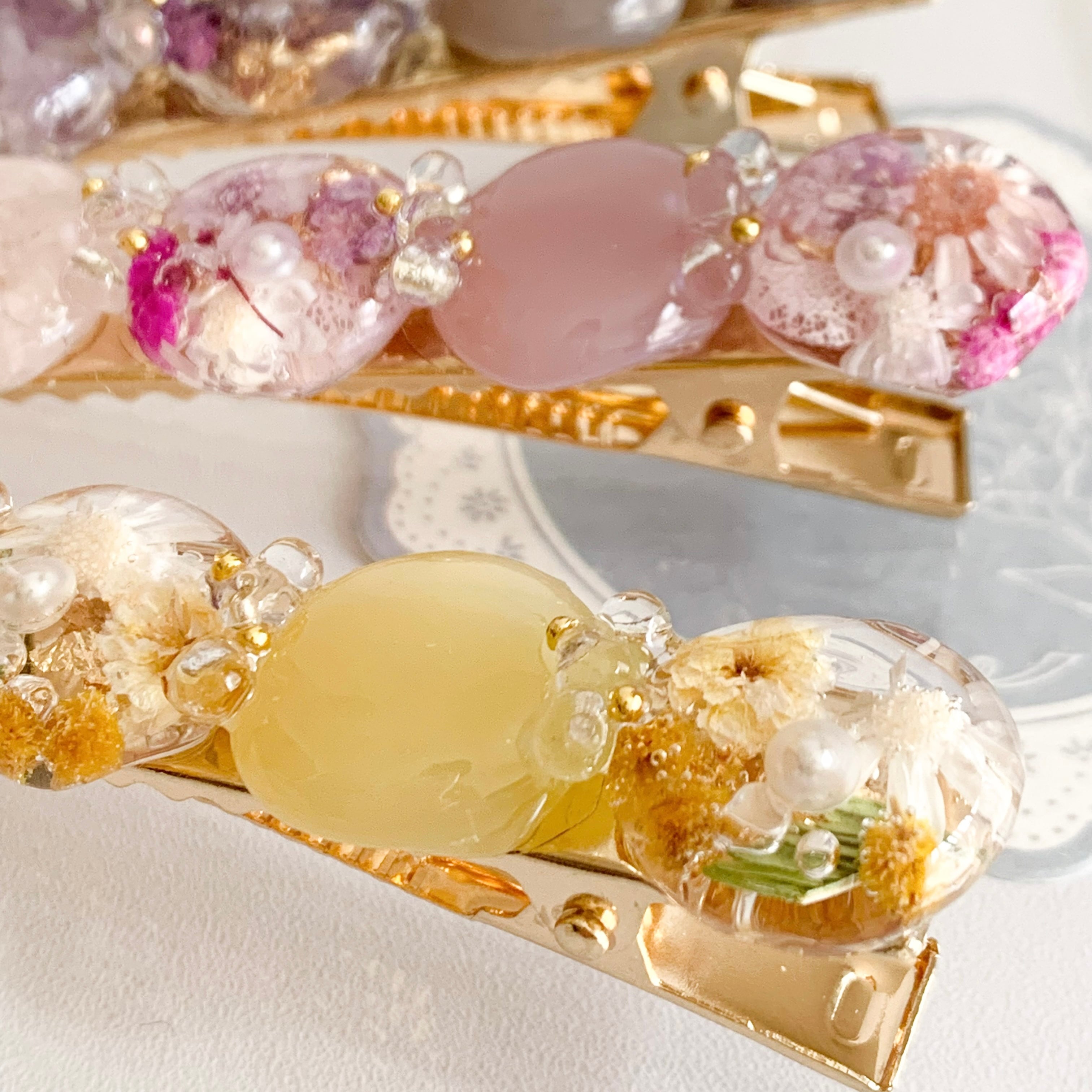 透明レジンとドライフラワーと天然石のヘアクリップ | Ricca～六花～