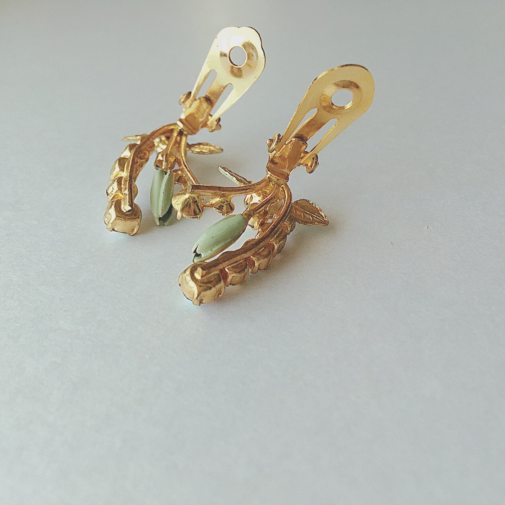 Vintage 50s 60s Austria clear rhinestone green enamel flower earrings  ヴィンテージ 50年代 60年代 クリア ラインストーン グリーン エナメル フラワー 花 イヤリング b054 OBAKEPEACH