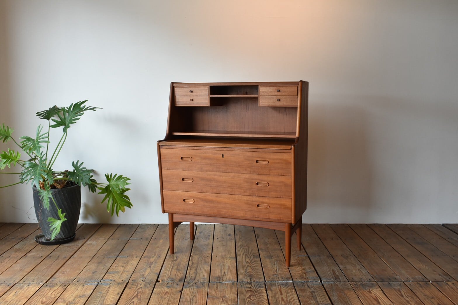 Vintage DK Bureau Teak | polokfacilities.com