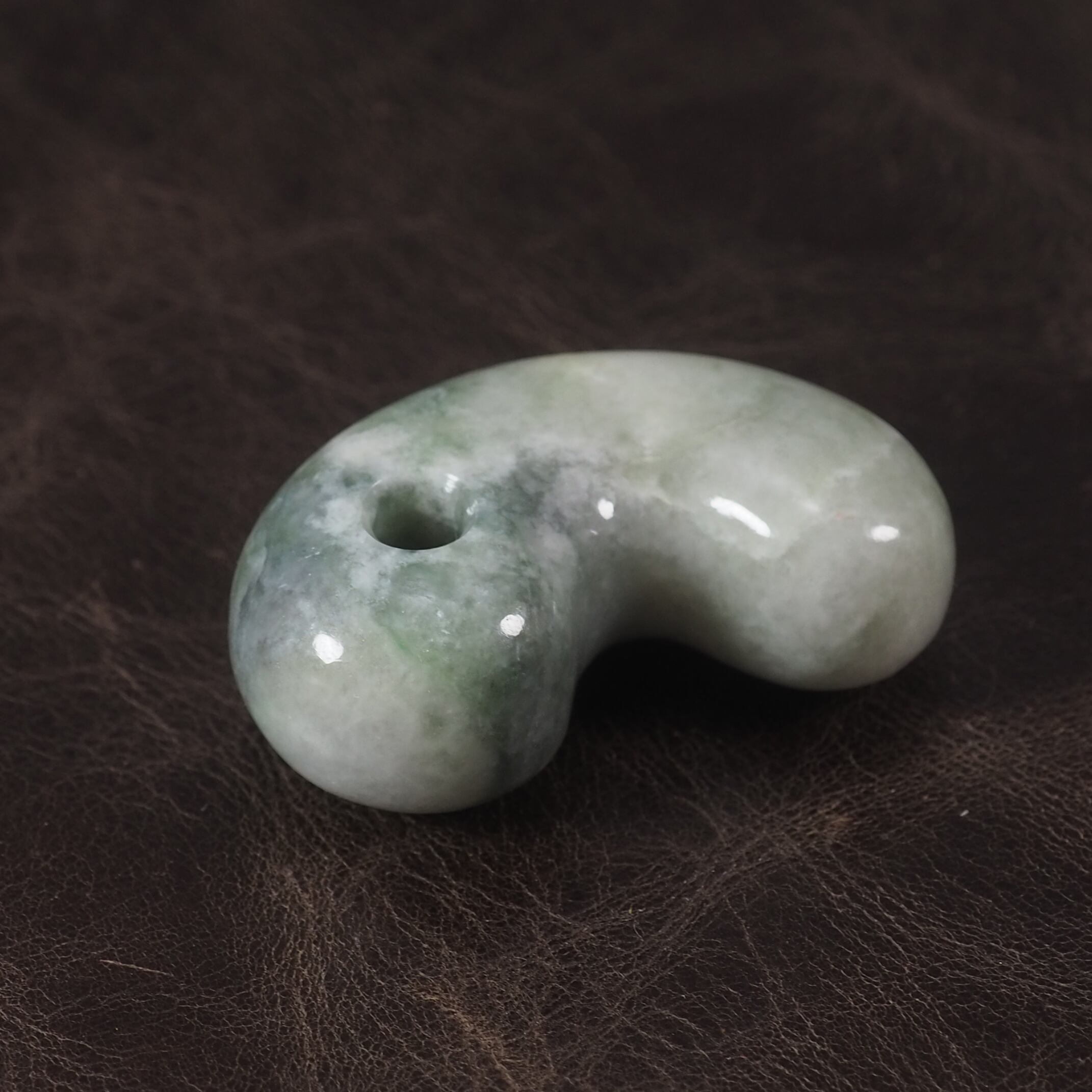 糸魚川翡翠 圧砕 まがたま 勾玉 13.3g Itoigawa crushed Jadeite