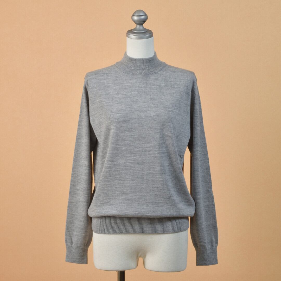 mooncastle ムーンキャッスル ウールモックネックセーター・ライトグレイ 色違いやリピートでご購入いただいています!