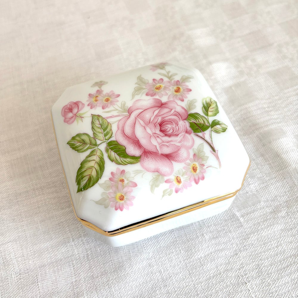 フランス購入 アンティーク雑貨 薔薇 バラ アクセサリーケース ピンク ボンボニエール リモージュ 薔薇 小物入れ ローズ ピンク 12otem13