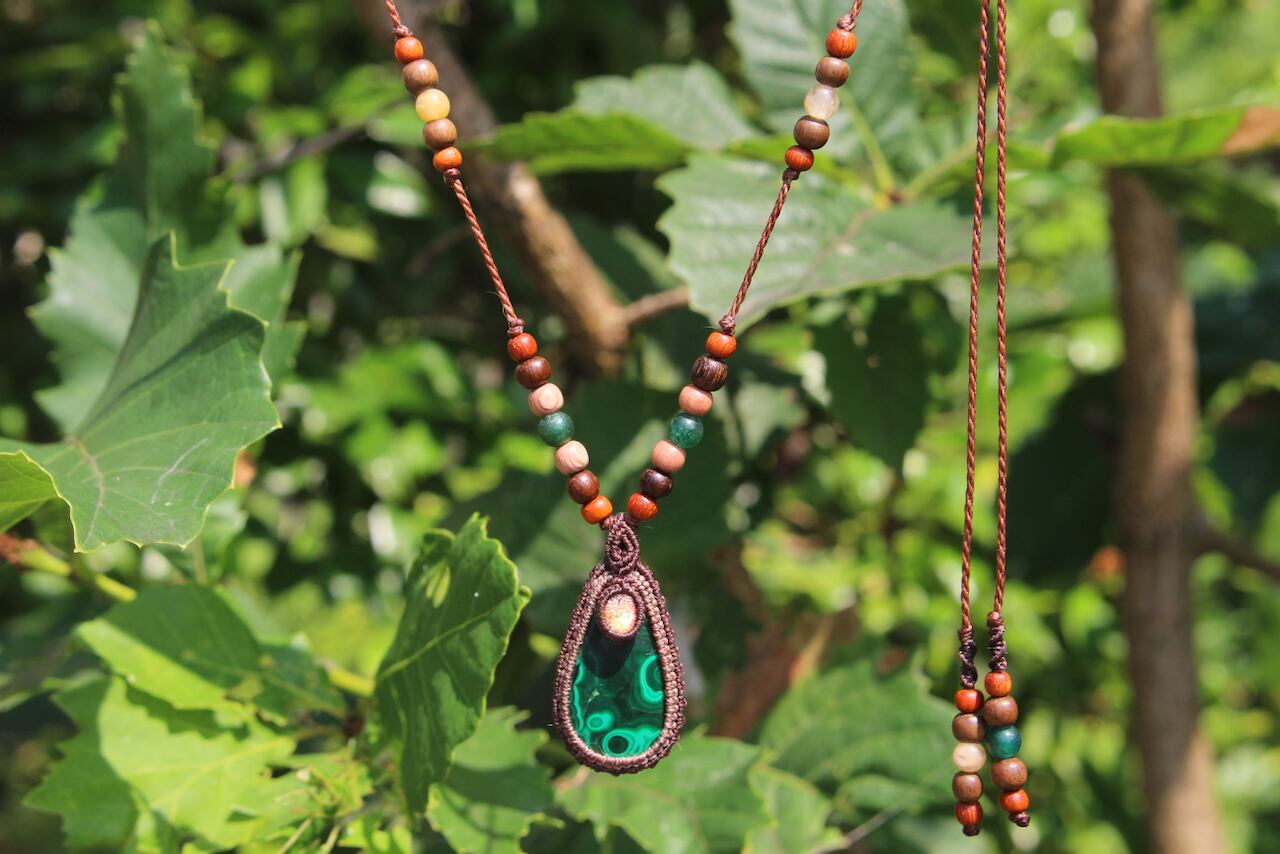 Malachite & Sunstone micro macrame woody pendant