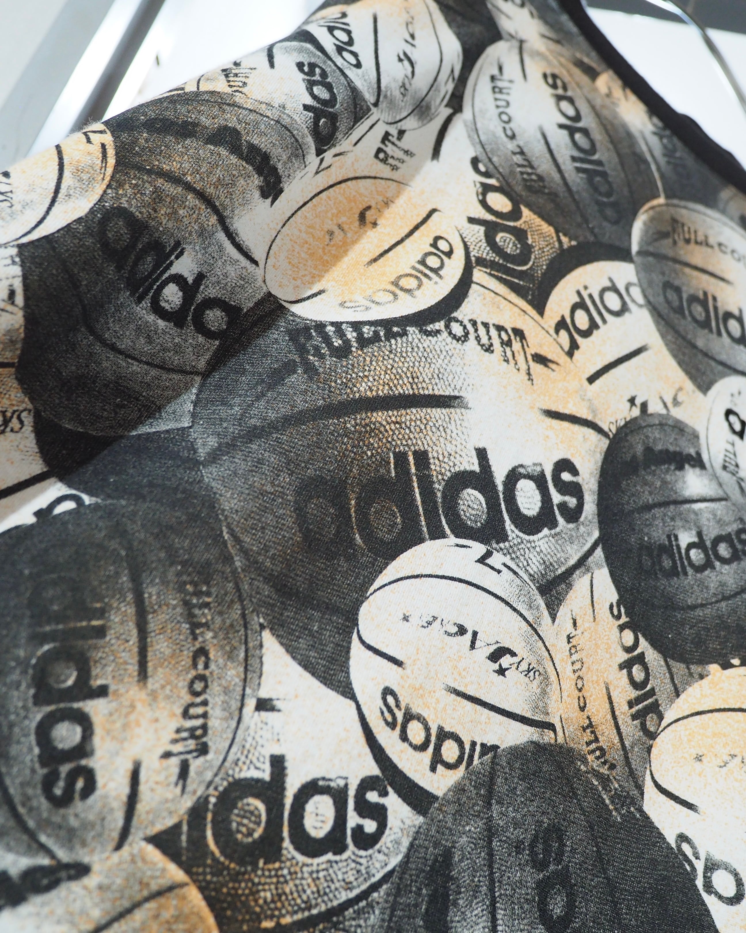 1990s ” Old adidas ” Many Many Basketball printed vintage loose SS Tee