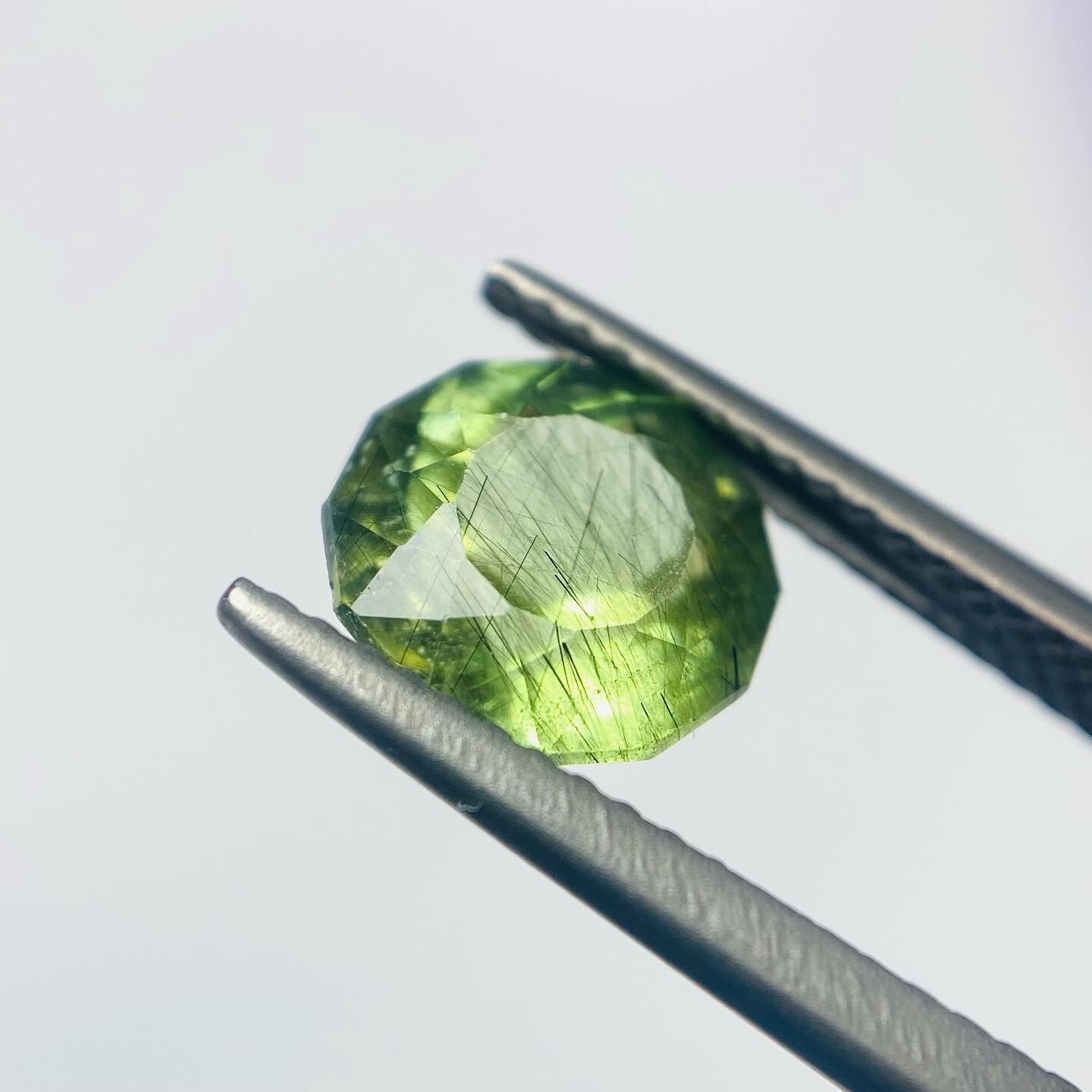 花咲くルチルペリドット