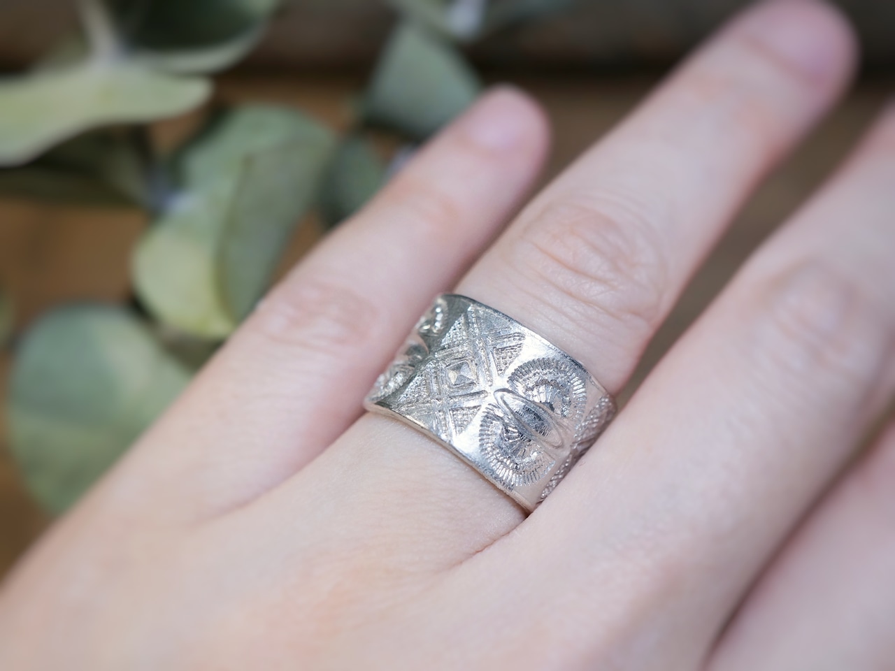 【fionn】明るく肌馴染みのいい錫リング