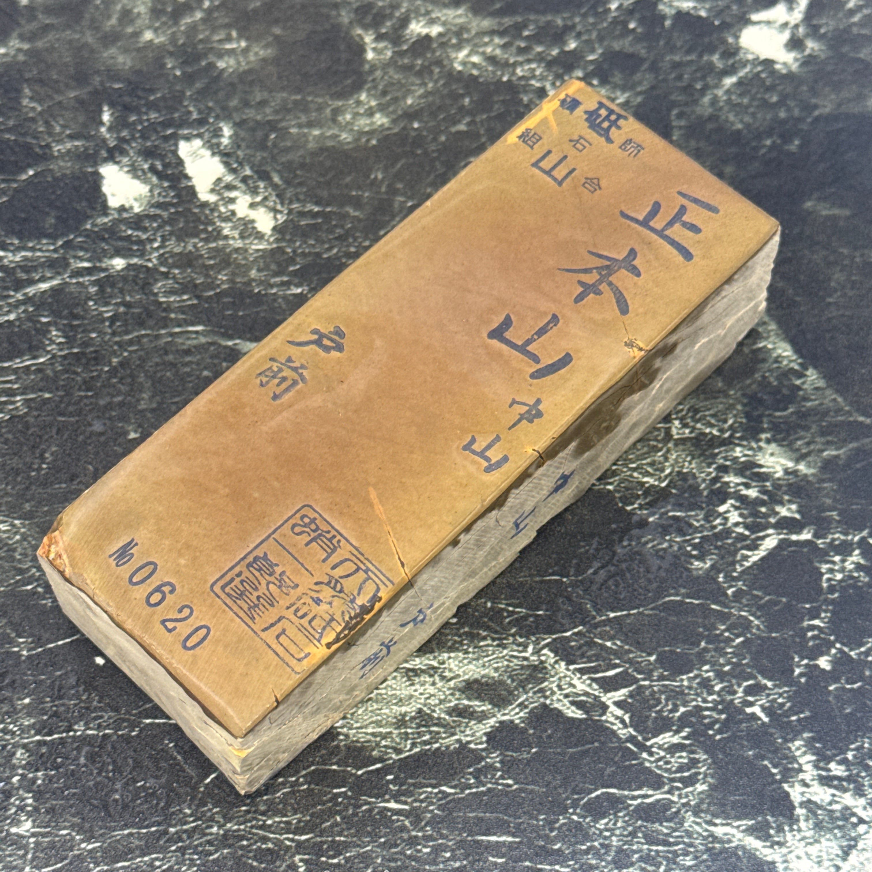 天然砥石 西奥殿山天砥 内曇天井巣板 三十切極上 1800g No.168 | 京都