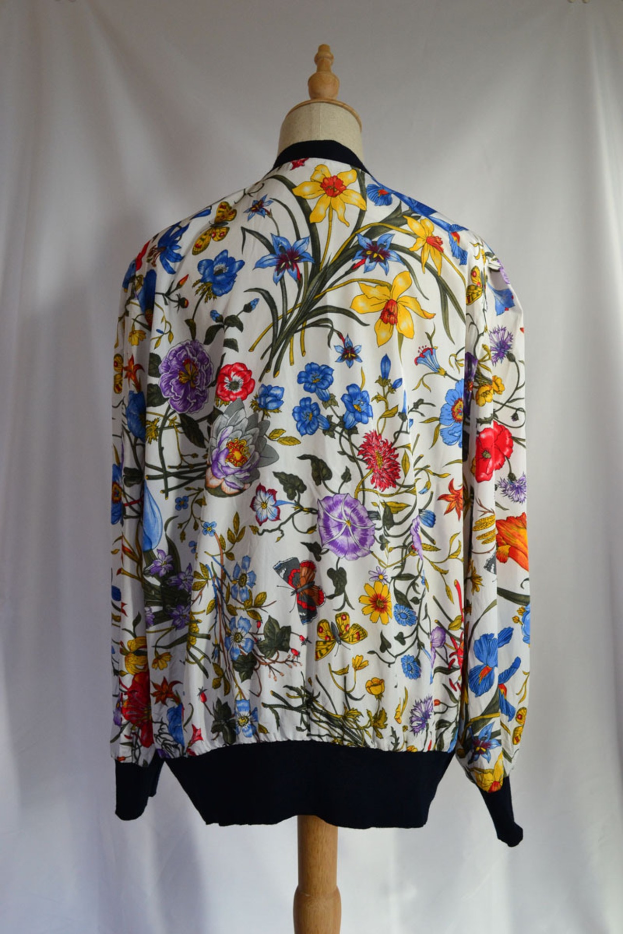 ドイツ製の花柄のカーディガン