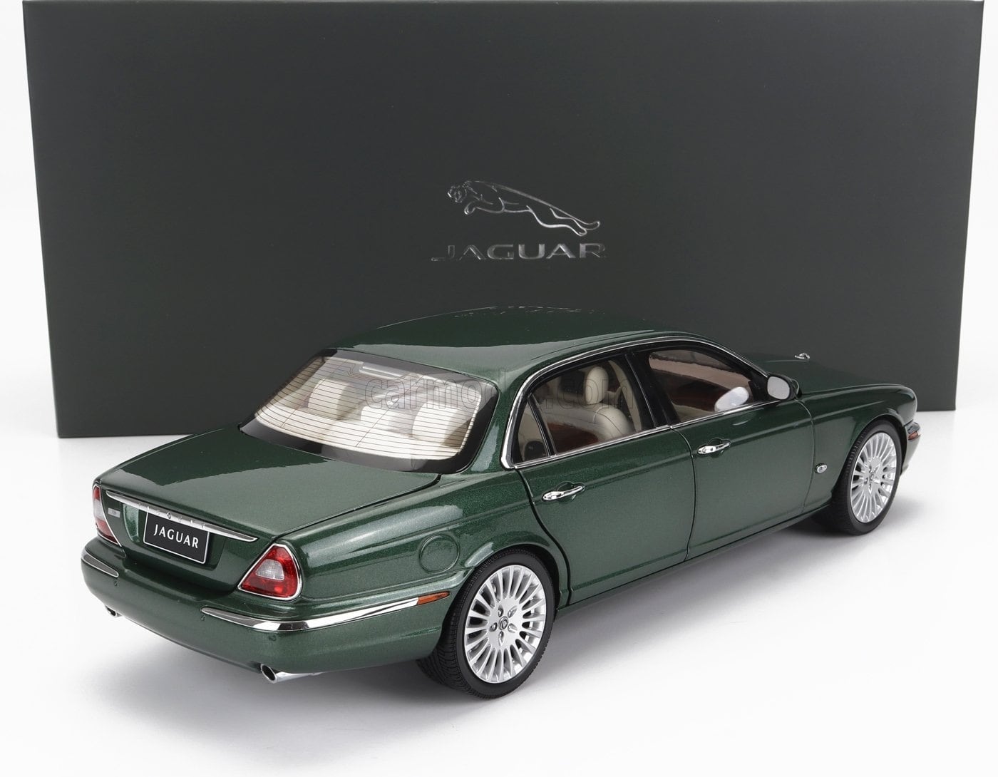 ミニカー 1/18 ジャガー XJ6 ALMOST-REAL 1/18 JAGUAR XJ6 (X350) 2003