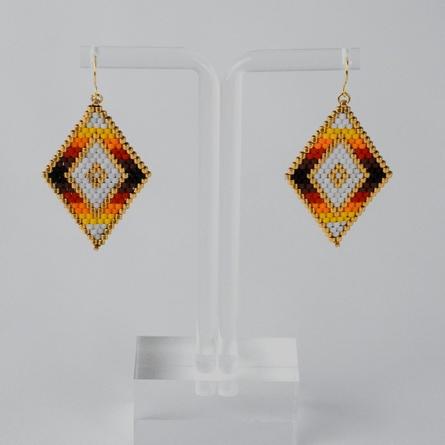 【ゴールド】 rhombus ピアス(白)　