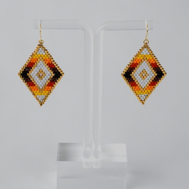 【ゴールド】 rhombus ピアス(白)