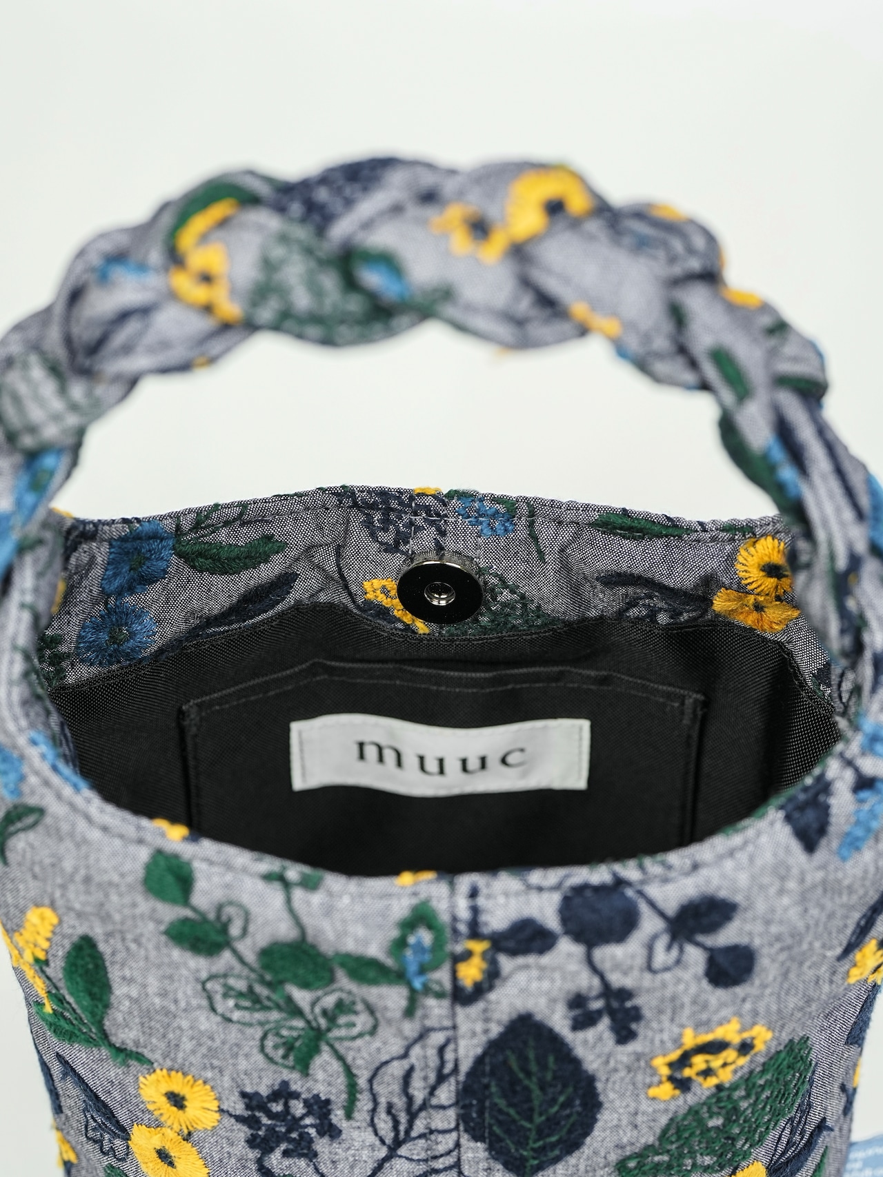 【muuc × ヌノニシタイ】筆記帳刺繍 三つ編みバッグ / ネイビー