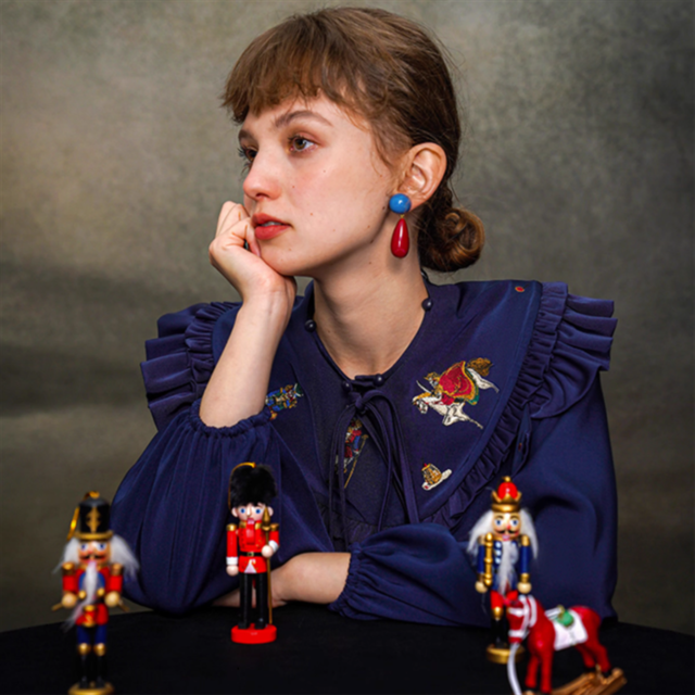 【Camoooni】レトロ刺繍ビッグカラーブラウス　10831