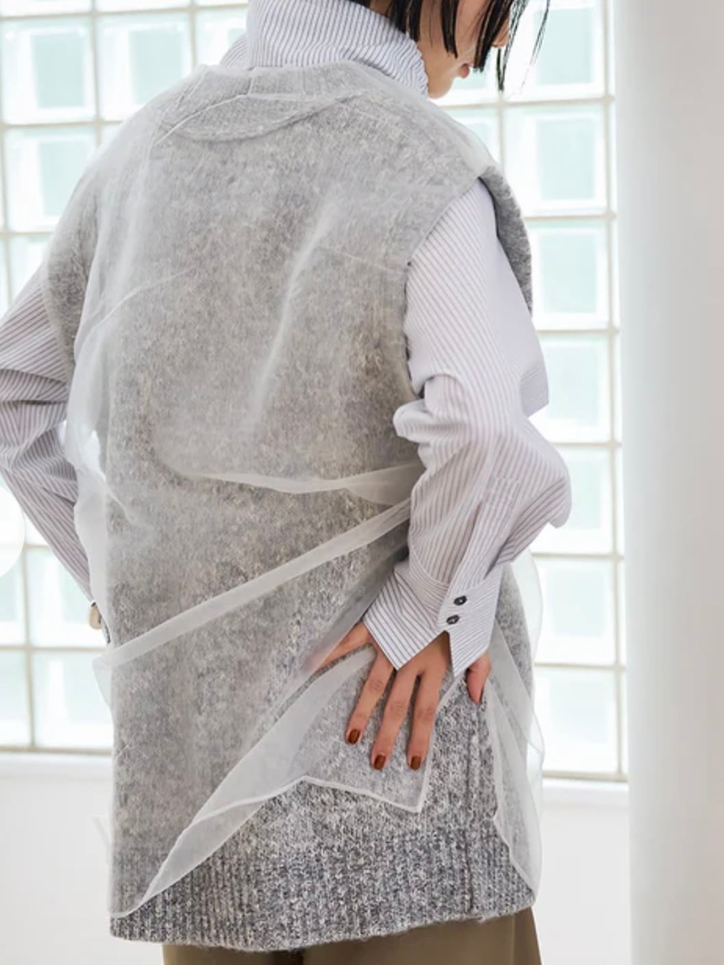 40%OFF】CHIGNON(シニヨン) リバーオーガンドッキングベスト Vネック