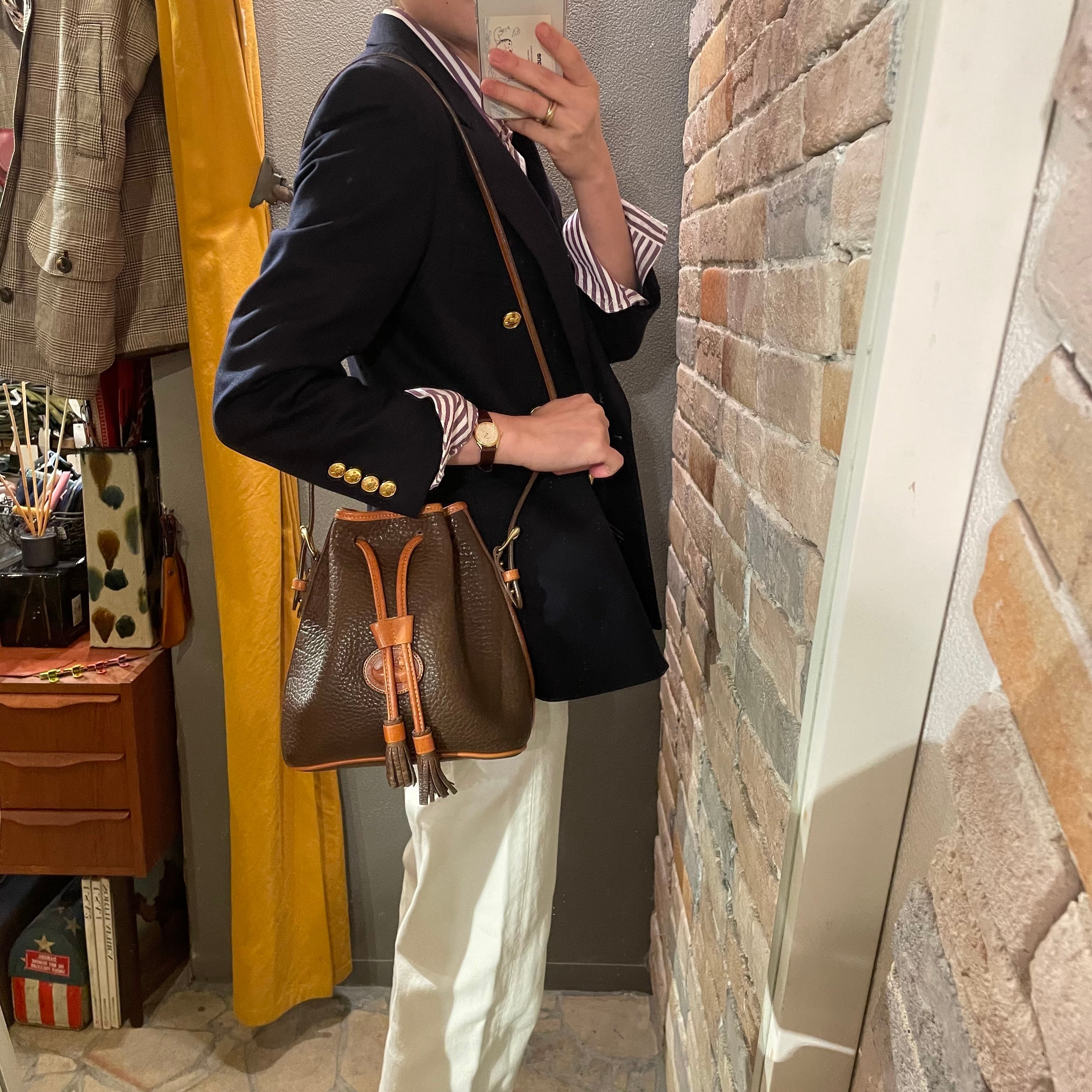 未使用【黒 】DOONEY&BOURKE 巾着 タッセル ショルダーバッグ dooney&bourke USA製 ドゥーニー&バーク レザー巾着ショルダーバッグ